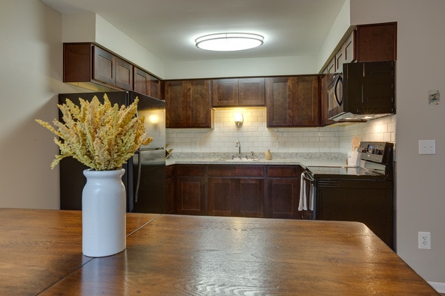 Sterling Hill Apartments - Sterling Hill Apartments