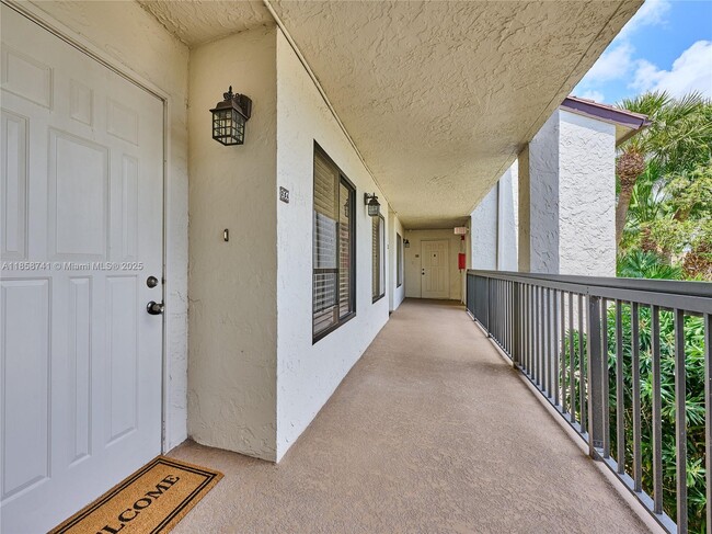 Photo - 5380 Cedar Lake Dr Unidad 204