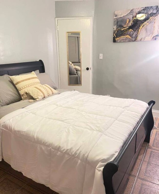 Photo - 21-24 28th Ave