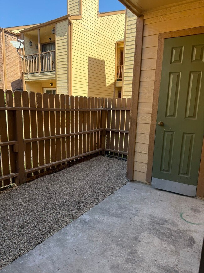 Photo - 16111 Aspenglenn Dr