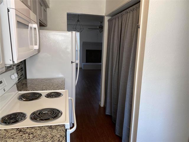 Photo - 422 W 4th St