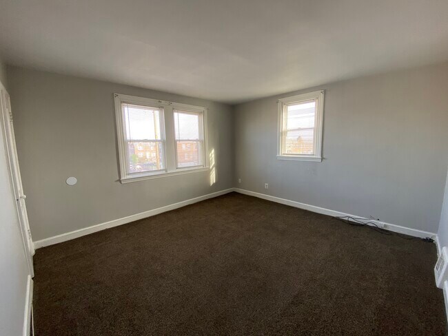 Livingroom 14X13 - 4444 Loring St Unit 2fl