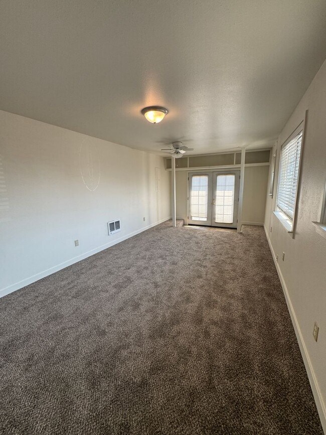 1018 Holbrook Ct