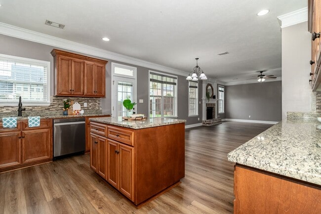 Photo - Beautiful 5 Bedroom, 4 Full Bath Family Home