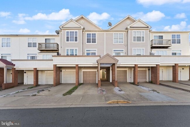 Building Photo - 44210 Shady Glen Terrace