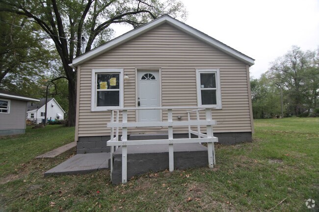 Building Photo - Newly Rehabbed 1-Bedroom Home – Pet Friend...