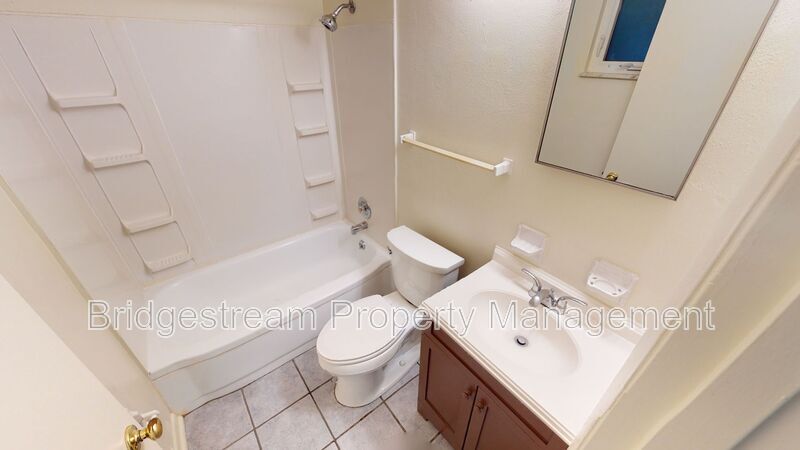 Photo - 1712 Radio Rd