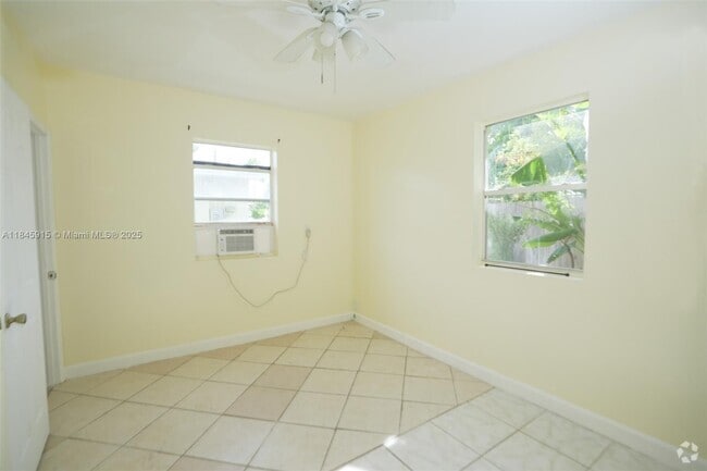 Building Photo - 115 NE 192nd St Unit 1 Rental