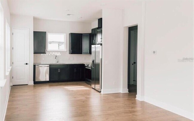 Photo - 6824 Bridgman St