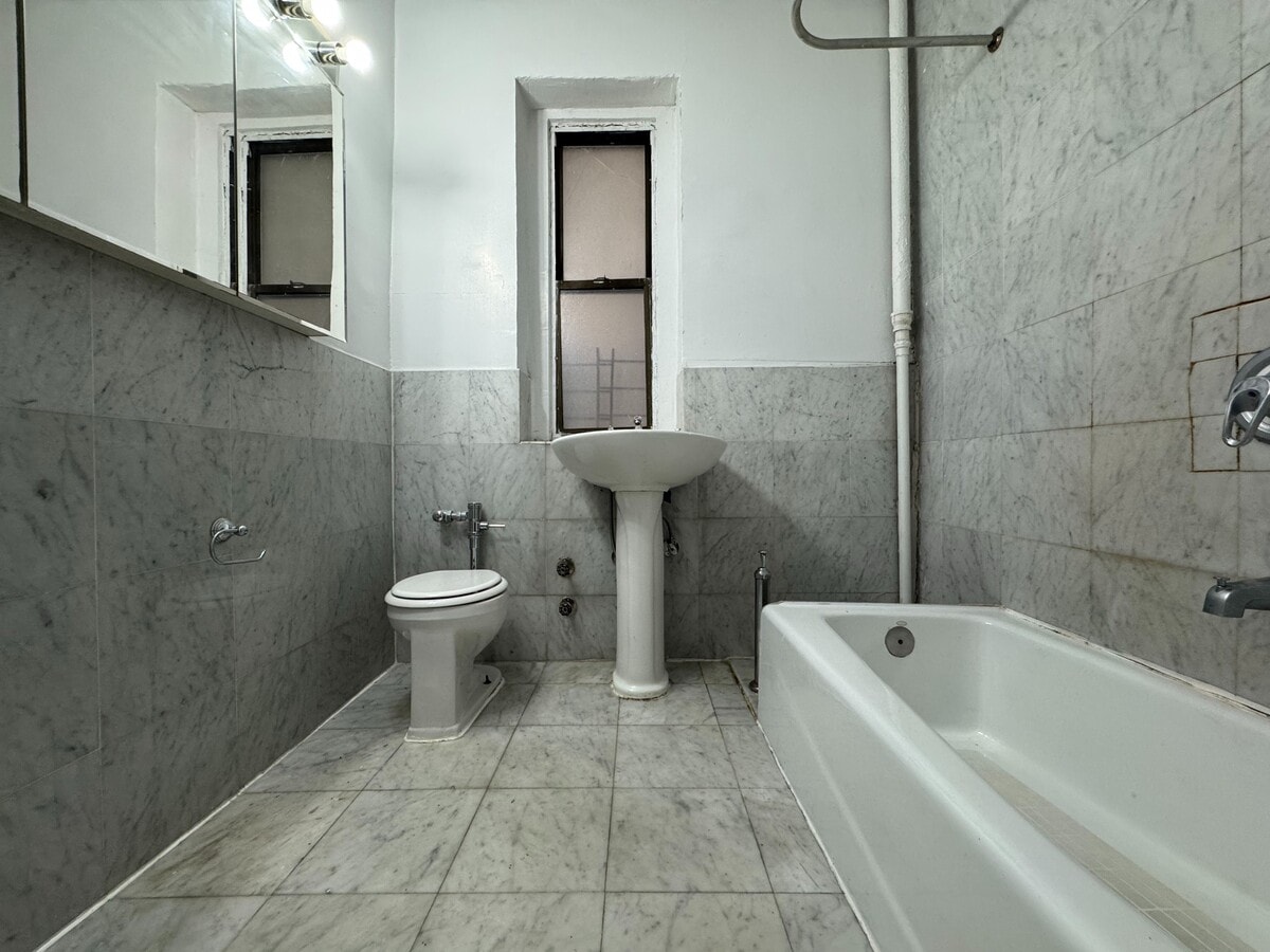 Photo - 884 Riverside Dr Unidad 1LL