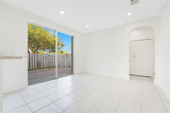 Photo - 27433 SW 137th Ct