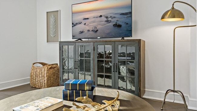 Photo - 1845 9th St NW Unidad ID1395398P