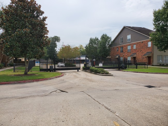 Building Photo - 710 E Boyd Dr Unit 306