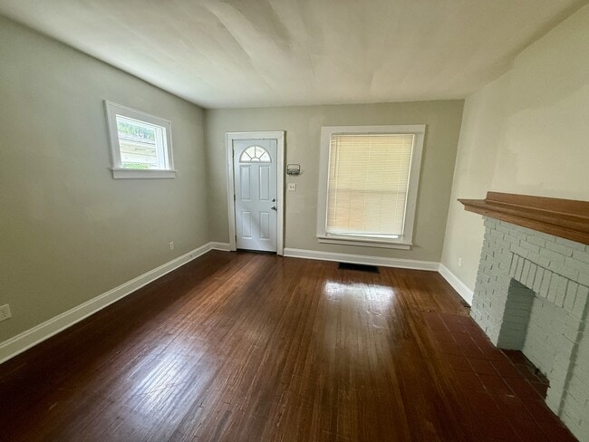 Photo - 185 Clinton St