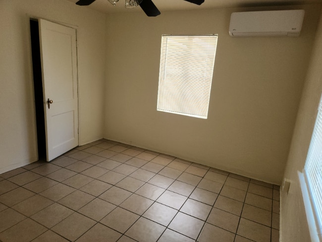 Photo - 2140 N Forgeus Ave Unidad 2140 N Forgeus Ave