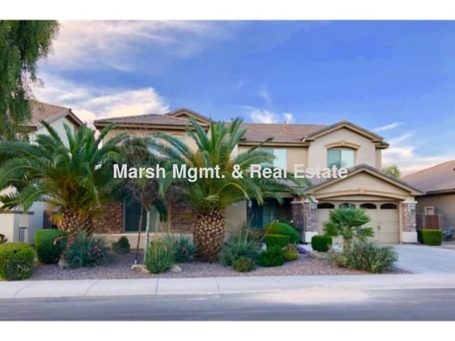 Beautiful 2-story 5 bedroom home with fenc... - Beautiful 2-story 5 bedroom home with fenc...