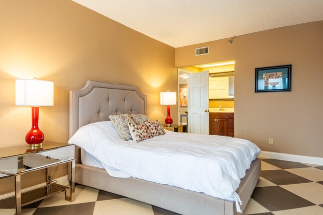 Photo - 355 S Broadway Unit 305