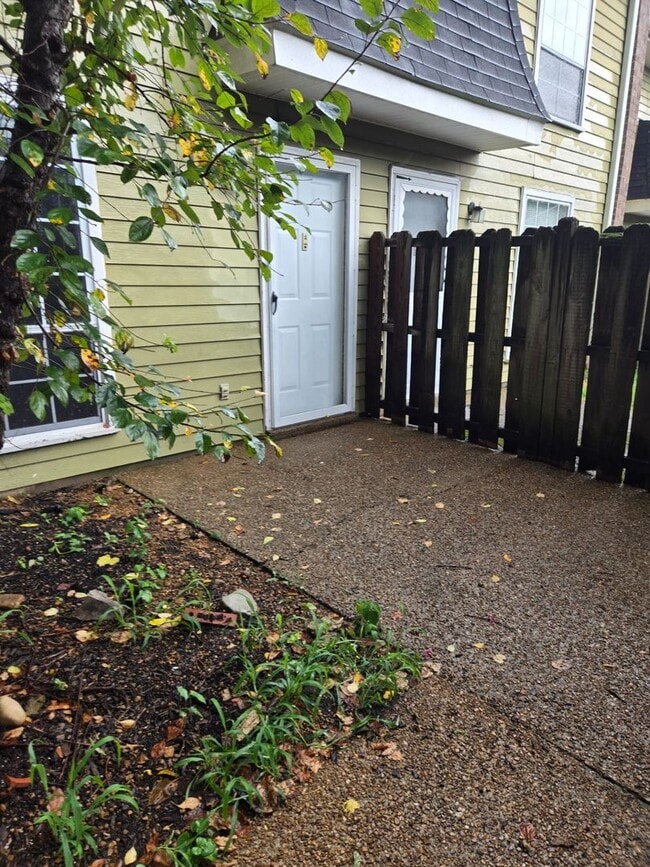 Building Photo - 1 Bedroom, 1.5 Bath Townhouse Unit 286G