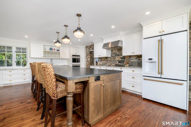 64 Sanford Ln