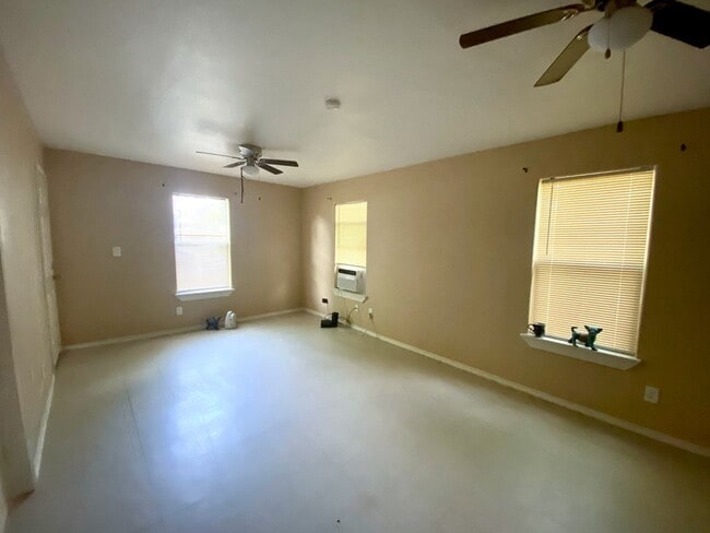 Building Photo - Adorable 2 bedroom 1 bath near Confluence ... Rental