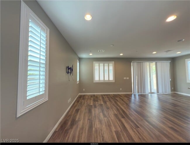 Photo - 398 Misterioso St