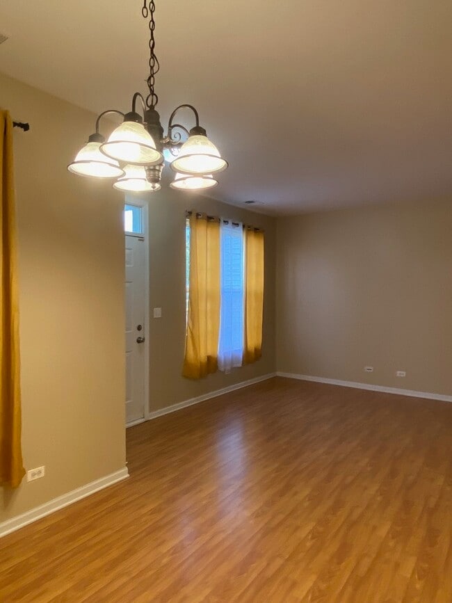 Photo - 266 Springbrook Trail S