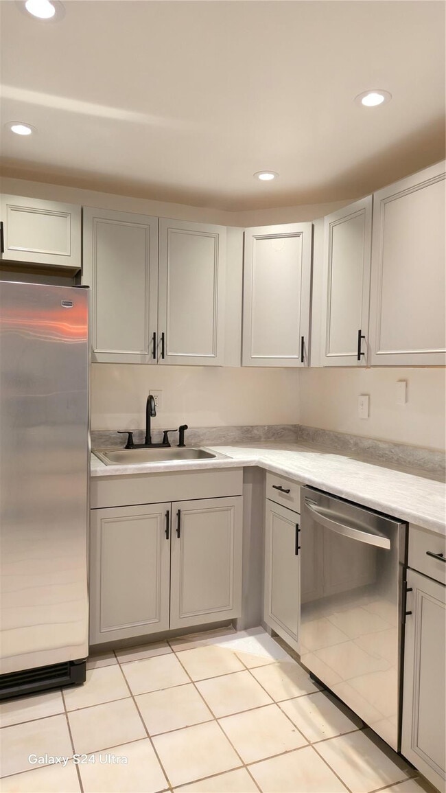 Building Photo - 3111 Oakland Shores Dr Unit F110