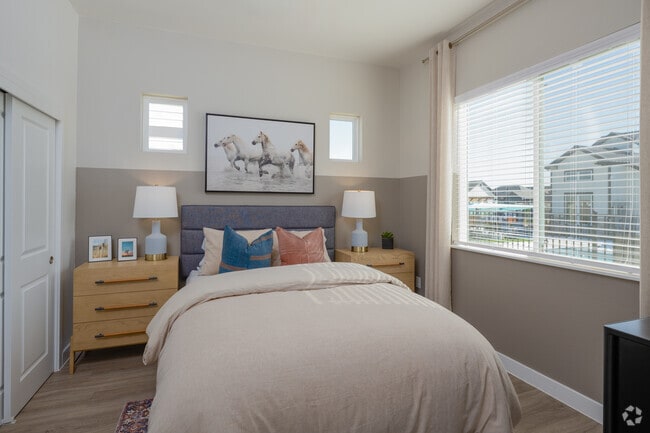 2BR, 2BA - 984SF - Bedroom