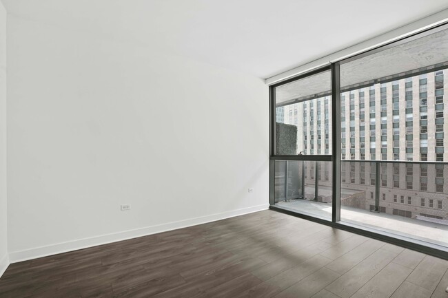 Photo - 189 W Hubbard St