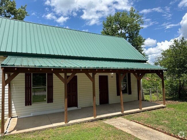 Building Photo - 2 Bed 1 Bath Home