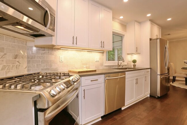 Photo - 28 Princeton Pl