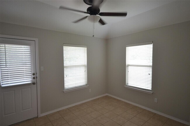 Photo - 228 Falcon Ln