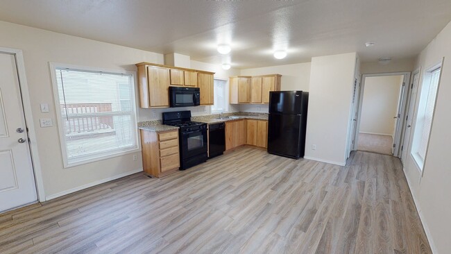 Four Seasons Apartments - Kitchen - Four Seasons Apartments