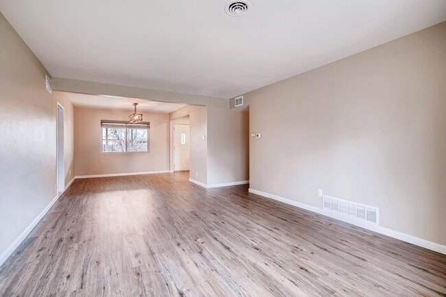 Photo - 1054 N Revere St