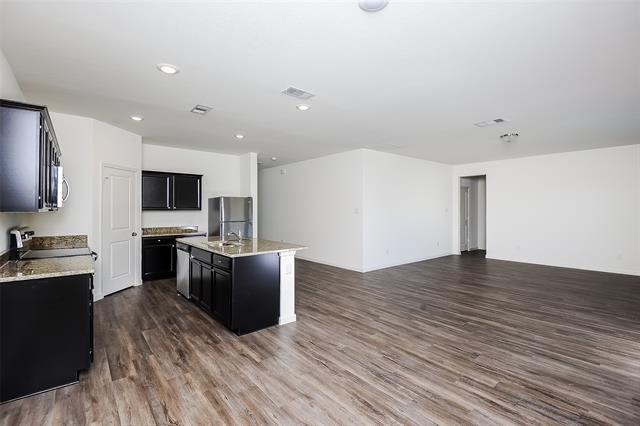 Photo - 505 Canoe Way