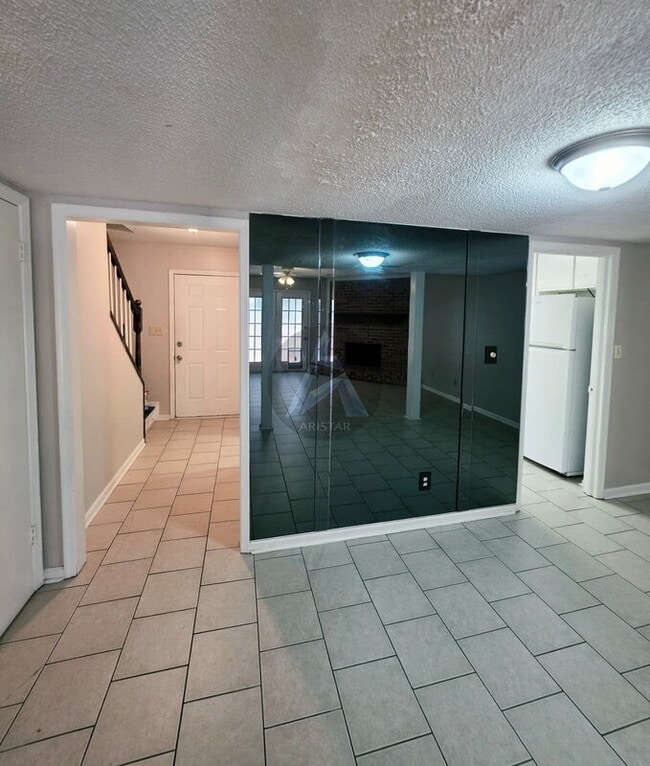 Photo - 1495 Bentley Ln SE