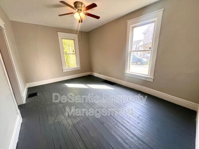 Photo - 19 N Cedar St