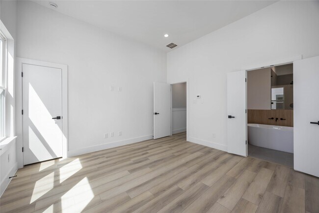 Building Photo - 6735c Peerless St Unit B
