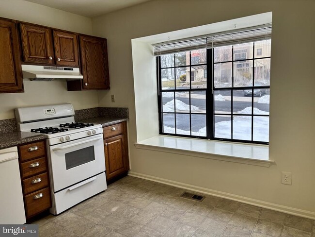 Photo - 2028 Yorktown N