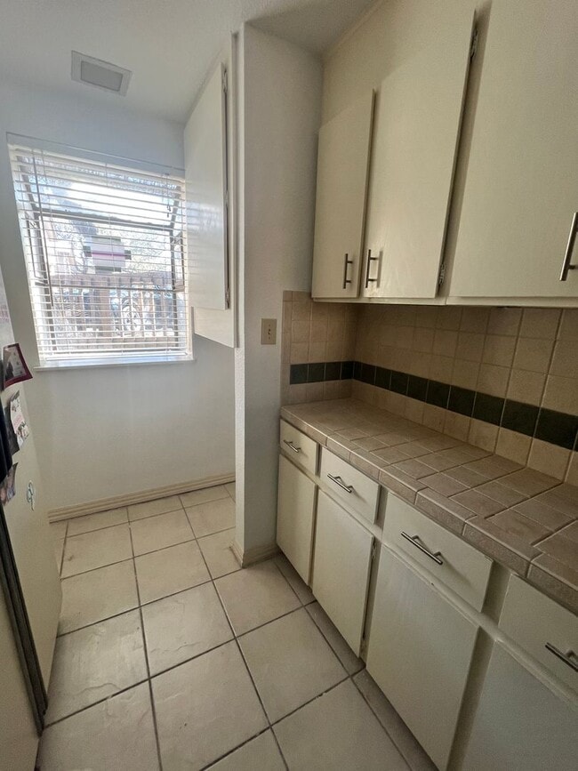 Photo - Edgecliff Downstairs 2/1.5 Unit Unit 3107