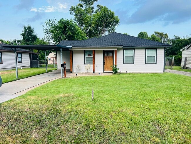 Building Photo - 925 Cimarron St