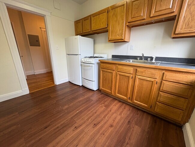 Photo - 1868 Commonwealth Ave Unidad 2