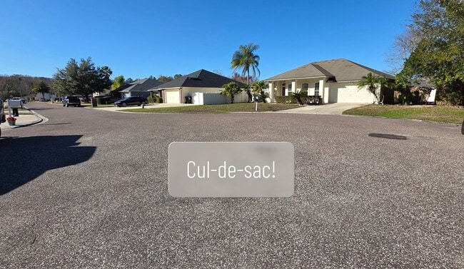 Photo - Cosey Cul-De-Sac Living in the Desirable Foxchase Community!