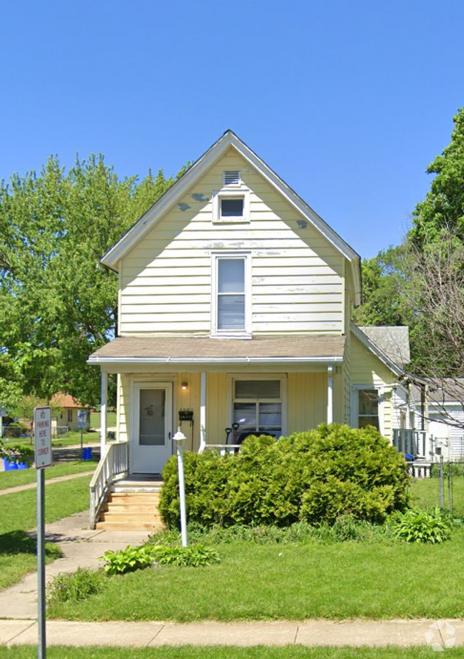 Building Photo - 3 Bedroom House