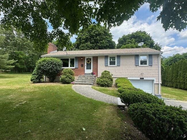 Building Photo - 10 Cedar Ridge Dr