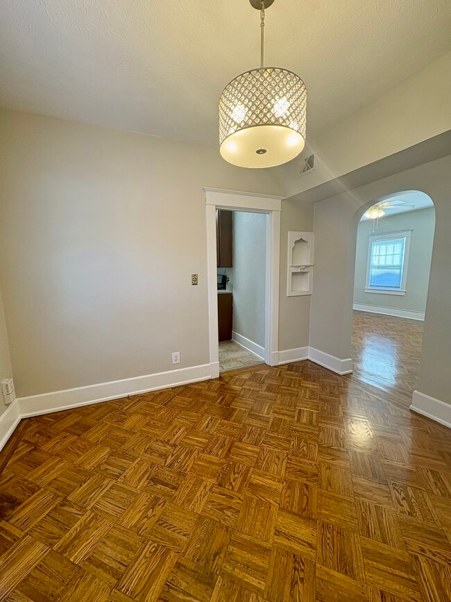 1111-1115 Ray Ave