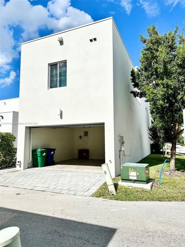 Photo - 10410 NW 67th St Apartamento
