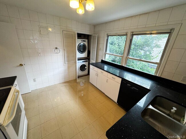 Photo - 15-80-80 Waters Edge Dr Unit 2