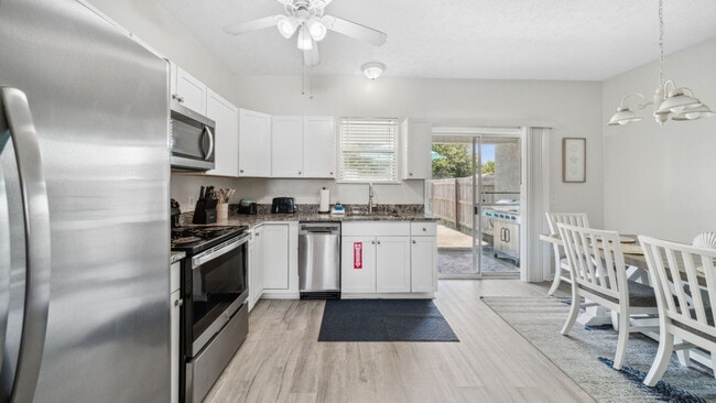 Building Photo - 5726 Beach Dr Rental