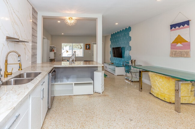 Photo - 1029 79th St